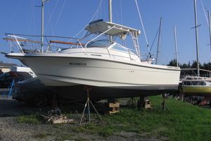 2001 Trophy Boat 2352